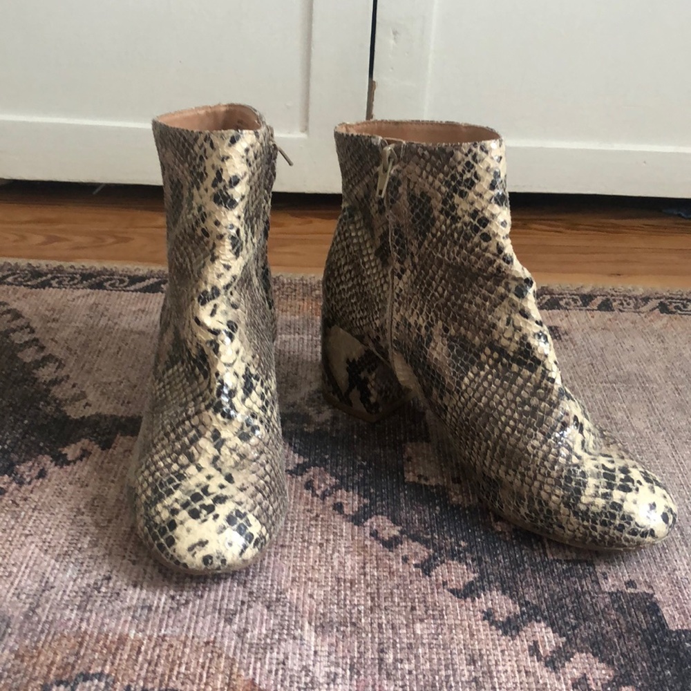Urban Outfitters Snake Skin Booties Size 8